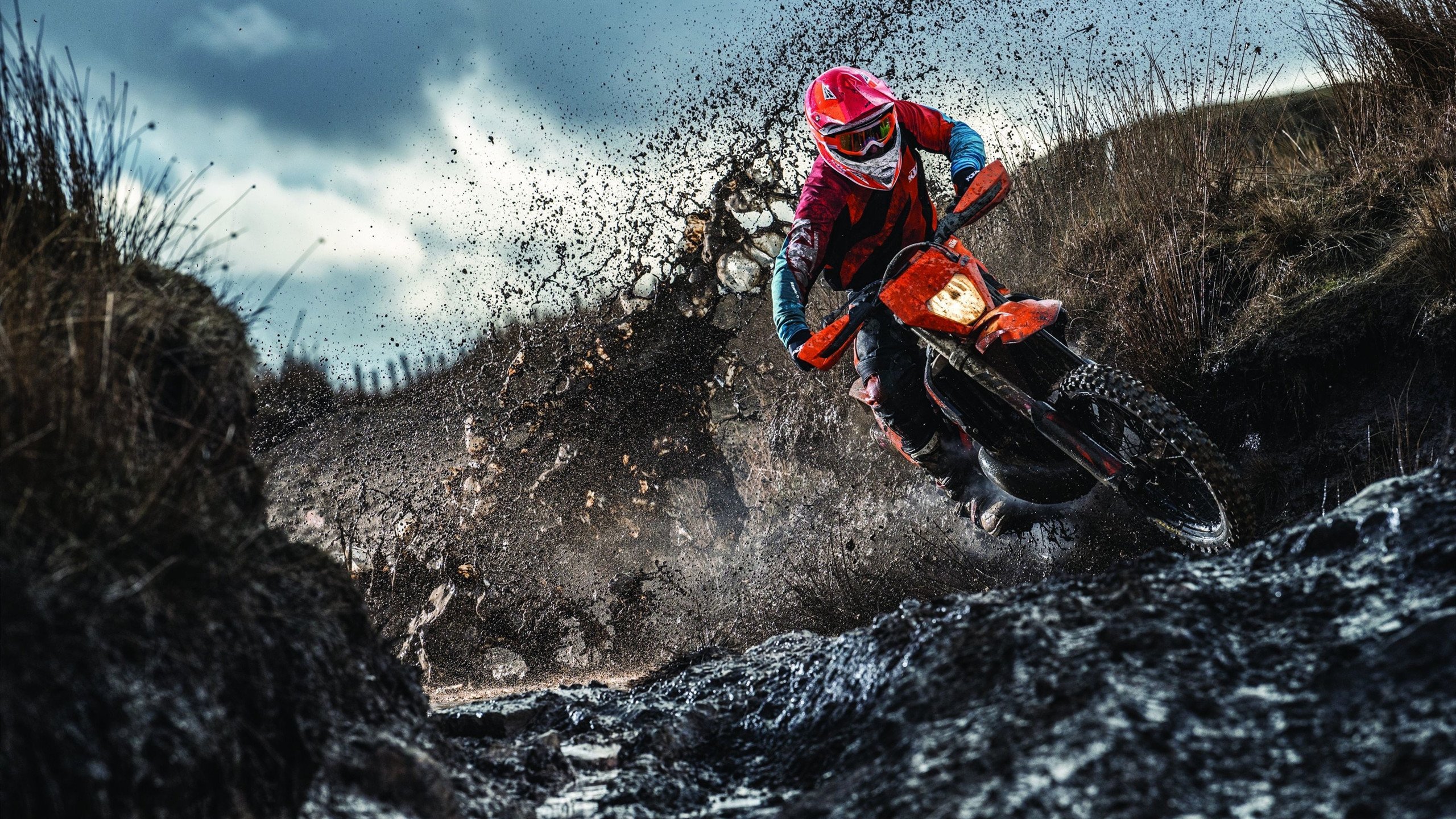 米兰体育入口-比赛当天的秘密准备：车队的幕后花絮，比赛的那天